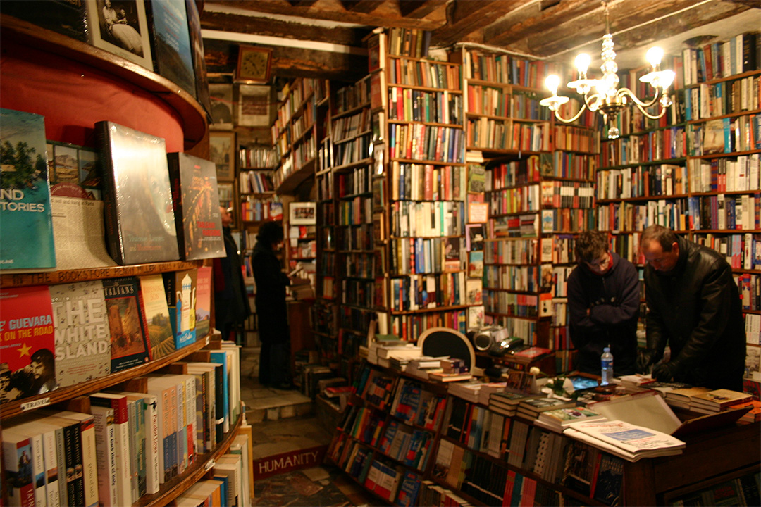 Shakespeare and Co. in Paris von Frans Schouwenburg (Quelle: https://www.flickr.com/photos/fransall/72058751/